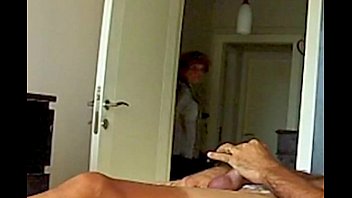Mama ve el video porno de su h., step Mom Fascinated By Sextape