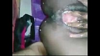 Ein nigerianisches Mädchen fingert ihre Muschi bis sie spritzt (rufen Sie sie unter dieser Nummer an 2347032538041)
