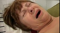 59 Jahre alte Oma masturbiert