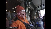 Böse britische Milf bekommt zwei Schwänze in ihre Fotze - bustymilfcams.com
