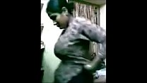 fille indienne à gros seins se déshabiller pour cam fait maison