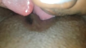 Double Cunnilingus!Wife's pussy licked by two guys' tongues at the same time!
