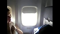 Auf dem Flugzeug masturbieren