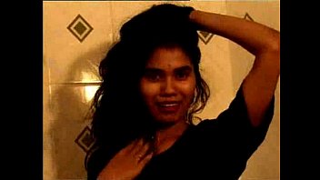 Mai - Haariges Indisches Mädchen In Der Dusche