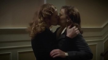 Hayley Atwell e Bridget Regan Lesbian Kiss In Agent Carter S01E06