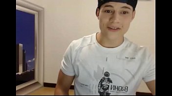コロンビアのハンサムなイケメンは彼の超大きなお尻をファック-gayslutcam.com