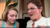 Samantha Ryan insegna alla figliastra Ava Hardy