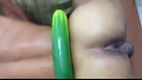 Concombre géant dans le cul de son copain
