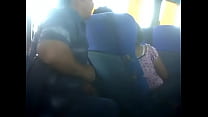 женщина нащупывает усатую в автобусе. 3GP