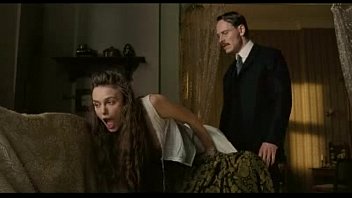 Keira Knightley - mostrando peitos enquanto é espancada