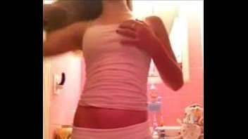 Giovane puttana ragazza nuda in webcam