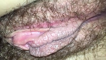 linda buceta peluda Milf se masturbando - feito em casa de perto