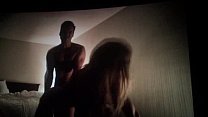 Melissa Rauch scène de sexe nue dans The Bronze
