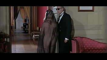 Catherine Deneuve em Belle de jour (1967)