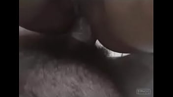 Je baise une pute noire de Madagascar avec une capote