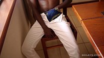 Negro africano twink kalem se masturba