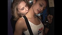 Молодая блондинка-лесбиянка кончает отсосанной пальцами симпатичной черной киской до оргазма - ПОЛНОЕ HD широкоформатное изображение теперь на КРАСНОМ