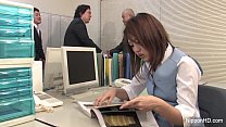 日本のベイビーはオフィスで犯される