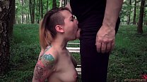 BDSM sexuelle Rituale der Bestrafung für Teen Sklave Hardcore in den Mund gefickt