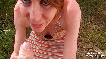 Babaca amadora ruiva francesa cuzada com esperma na boca ao ar livre