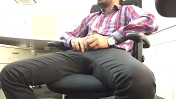 India chico mastrubating intermitente Grande dick en officemov