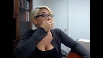 sekretärin beim masturbieren erwischt - volles video bei girlswithcam666.tk