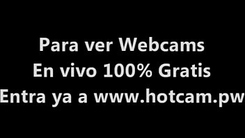 Tätowiertes Mädchen, das sich vor der Webcam berührt - HotCam.pw