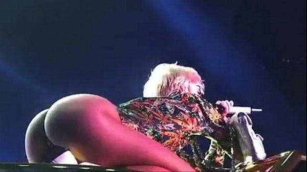 miley cyrus perfect ass show