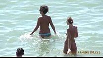 Девочки-подростки веселятся на нудистском пляже, летние воспоминания никогда не публиковались