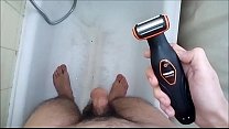 Rasage de ma grosse bite sexy chaude poilue & boules dans la salle de bain !!!