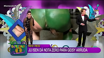 Le vert Cu Ju Isen montre trop lors de squats en direct sur RedeTV
