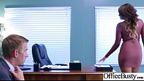 Escena de sexo en la oficina con puta chica tetona caliente (Cassidy Banks) video-28