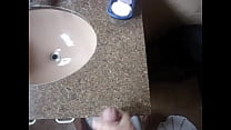 Dedilhando o babaca peludo e lambendo os dedos na webcam - mais em CAMSBARN.COM