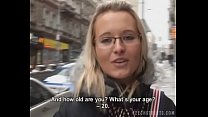 Calles checas: decisión difícil para esas chicas
