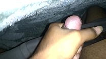 Massage avec une grosse bite indienne et sperme blanc