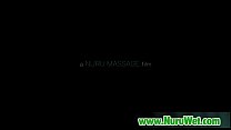 Masseuse asiatique donne massage nuru 06