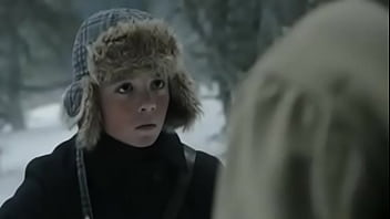 Escena de amor de Liah O'Prey en la nieve negra (2017)