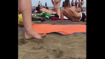 gay desnudo playa A la mierda