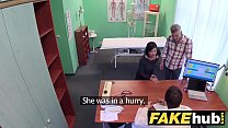 Falso hospital checo médico se corre sobre esposas infieles cachondas coño estrecho