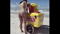 Fiestacasaldf: Frau von Micro Bikini kauft Popsicle