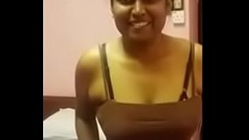 httpsvideo.kashtanka.tv Une fille tamoule retire le haut de l’ampli en suçant une grosse bite audi