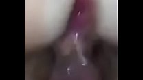 Veja como esta HOTWIFE se molha enquanto seu chifre a grava e se masturba