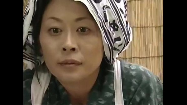 Orgasmos de dona de casa japonesa excitada em baixa