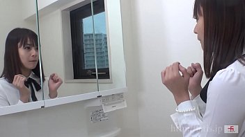 日本の女の子は鼻くそを食べる