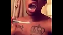 Negão da picona escovndo os dentes | Black man brushing teeth | monster cock