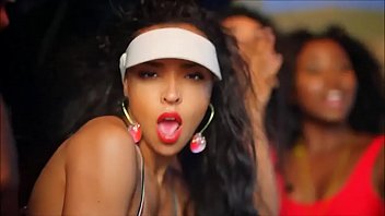 Tinashe - Superlove - Официальное музыкальное видео с рейтингом x -CONTRAVIUS-PMVS- - DiamondCox.com