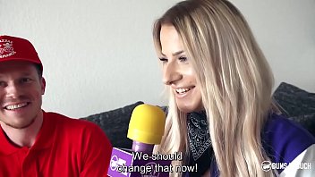BUMS BESUCH - грудастая немецкая порнозвезда Джули Джонсон сюрприз трахается с чуваком в любительском видео