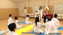 Glamouröse japanische Hottie verehrt religiös Schwänze, als wären sie Gottheiten