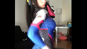 D.va from overwatch cosplay/ photos of this girl - http://velocicosm.com/4jD