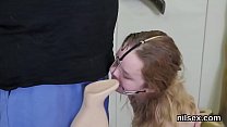 Gatita sexy es llevada a un manicomio anal para una terapia desinhibida